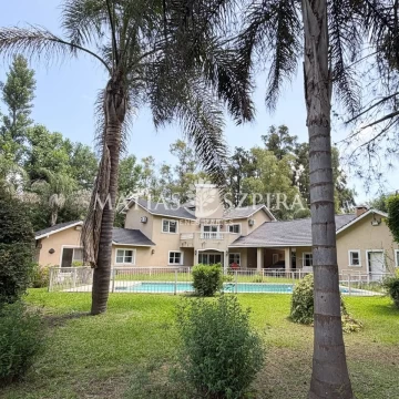 Casa en venta La Tradición 8 ambientes
