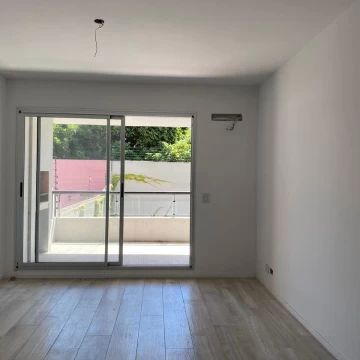 Impecable 2 amb - BALCÓN con Parrilla - patio interno en Edificio moderno