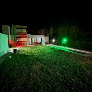 Casa en venta en Los Pinos – Amplios espacios y pileta para natación