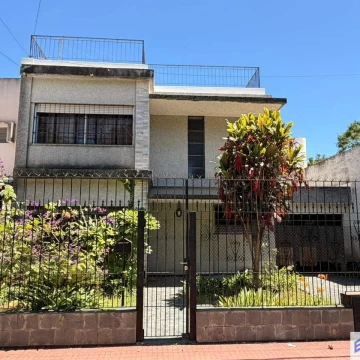 Casa en venta c/ cochera en Alberdi