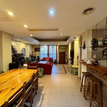 Venta. Casa. Lote propio. 11 ambientes. 5 baños. Jardín. Villa Crespo.