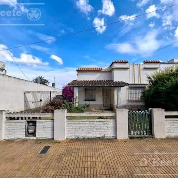 Casa 4 Ambientes en venta en Berazategui Centro - 300 m2 - Ideal primera vivienda