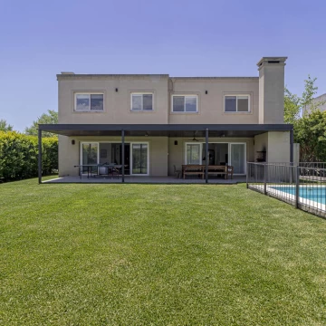 Venta de casa 6 ambientes Barrio Cerrado Ayres Plaza, con Amenities