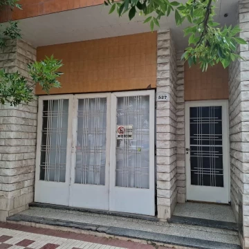 VENTA - Casa con local comercial, con cochera. Capitán Bermúdez, San Lorenzo.