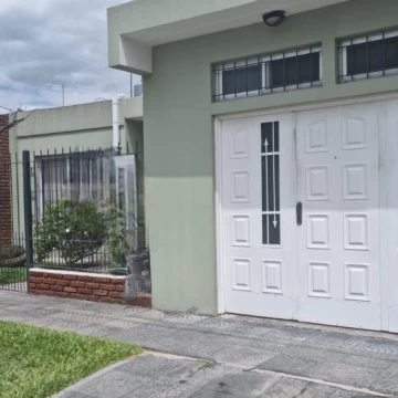 Casa en venta de 3 dormitorios c/cochera en Merlo