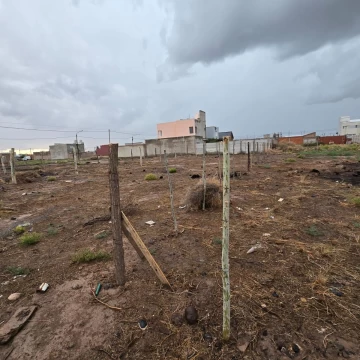 OPORTUNIDAD LOTE 300 METROS CENTENARIO