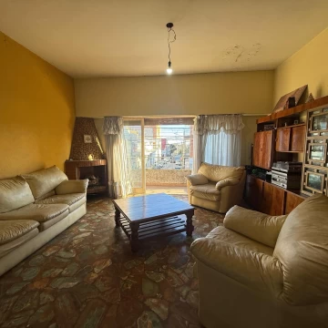 ph lomas del mirador, living, ambientes amplios, patio , oportunidad 2 baños
