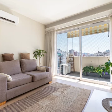 Venta Departamento 2 ambientes reciclado con balcón al frente Constitución, límite San Cristóbal