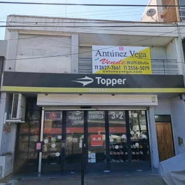 Casa con local en venta 