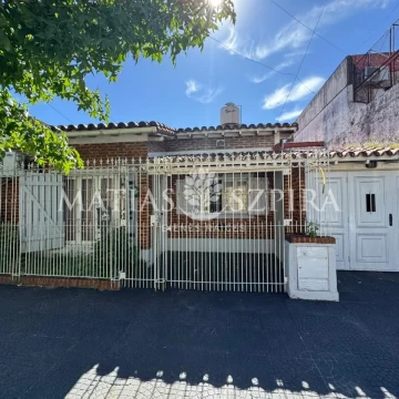 Casa 4 Ambientes en Villa Sarmiento
