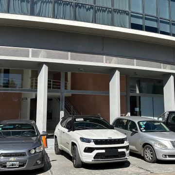 Alquiler - Local -CAMAÑO- 46 plaza