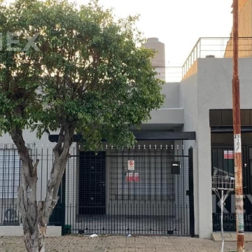 VENTA DE CASA CON LOCAL Y GARAGE 5 AMB EN ISIDRO CASANOVA