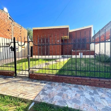VENDE/PERMUTA casa ubicada en Parque Cordoba