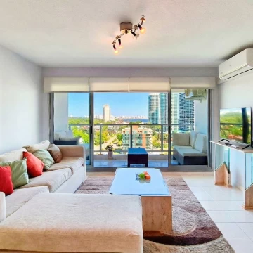 Venta  Apartamento 3 Dormitorios y Dependencia, Punta del Este, Piso Alto