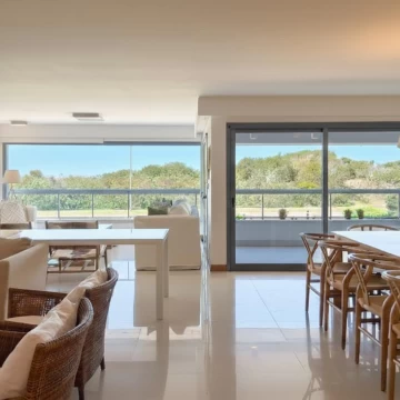 Alquiler de Temporada y Venta Apartamento Semipiso Frente Al Mar, Rincón del Indio, Punta del Este