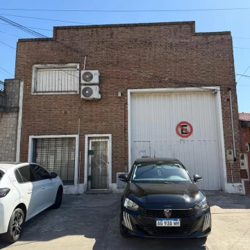 Deposito con oficinas - 252 m2 - Venta - Sarandi.