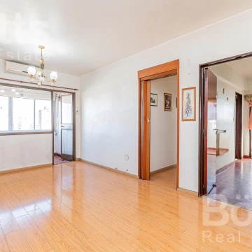 Departamento 3 amb. Con balcon y cochera