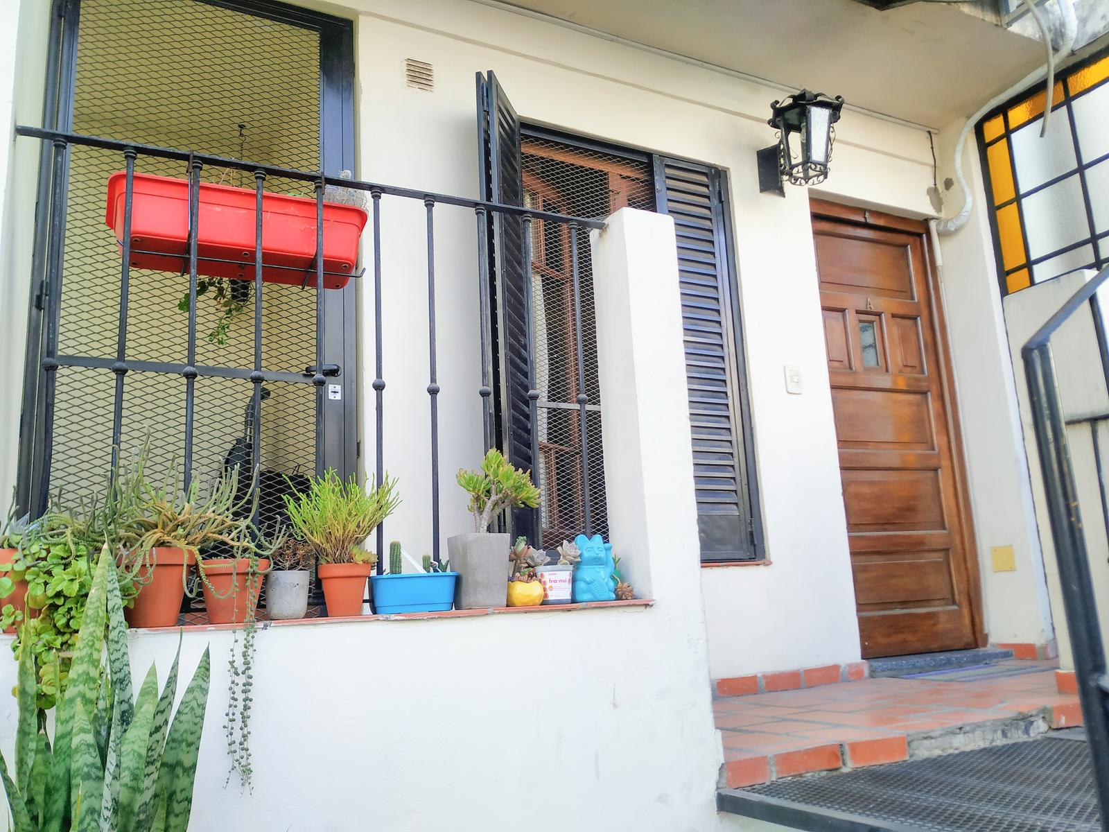 Departamento dúplex de pasillo dos dormitorios en venta