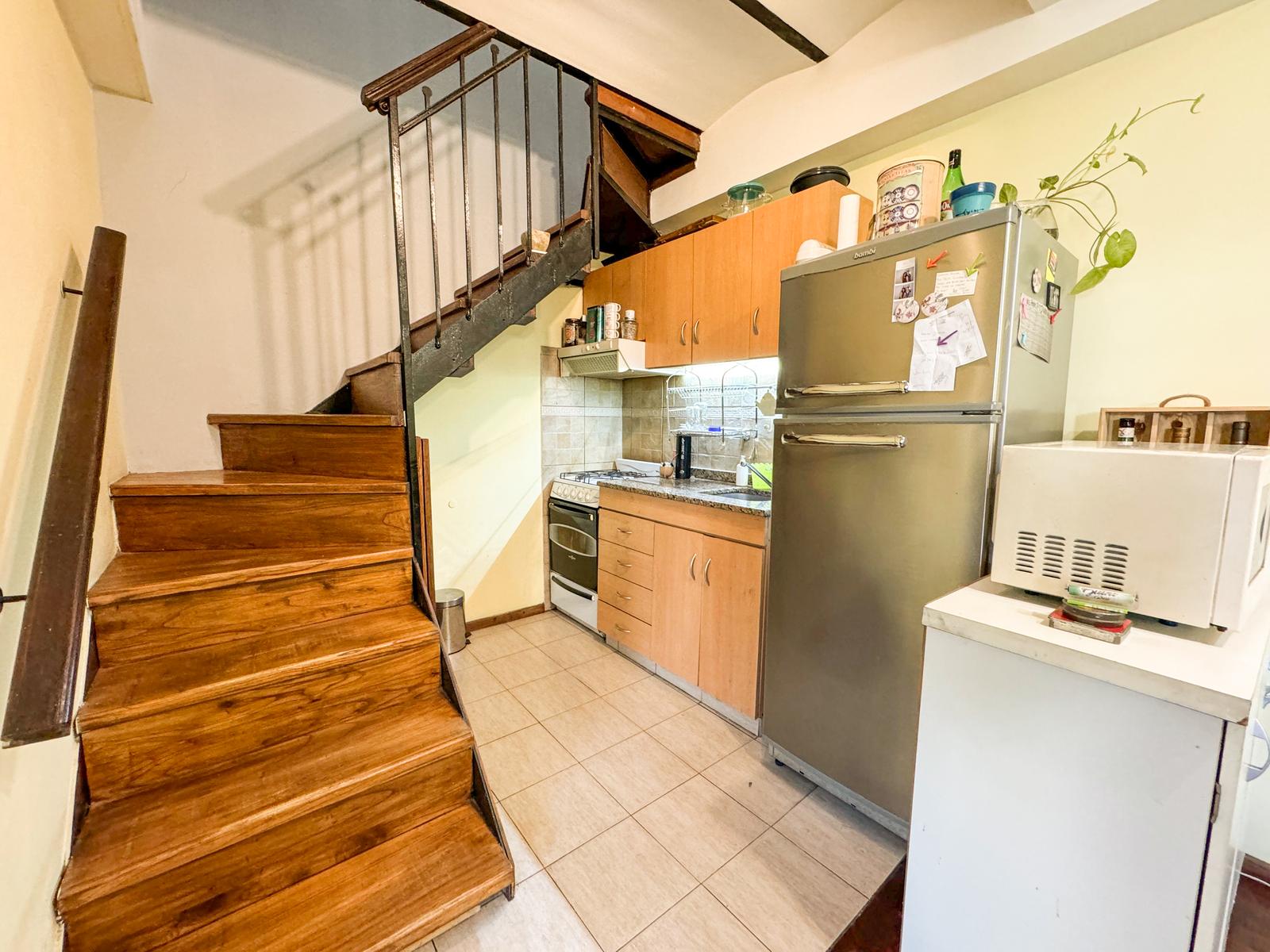 Departamento dúplex de pasillo dos dormitorios en venta