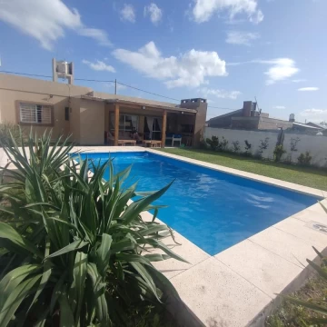 Casa 3 dorm con pileta en Venta campos del oeste acepta permuta