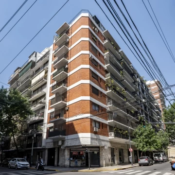Amplio Departamento de tres ambientes con dependencia en Recoleta - Apto crédito.