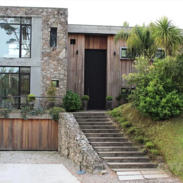 Casa de 5 dormitorios en venta y alquiler temporario en Barrio privado La Arbolada Pde
