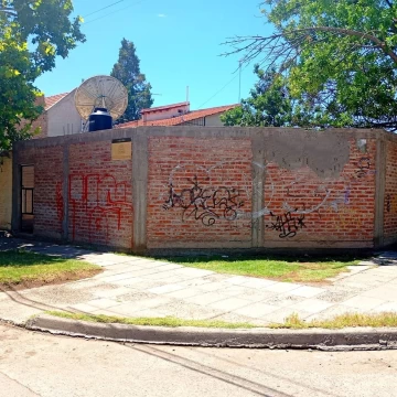 Lote-Local comercial-esquina-T.Ibañez y Sarmiento Cipolletti- Centro