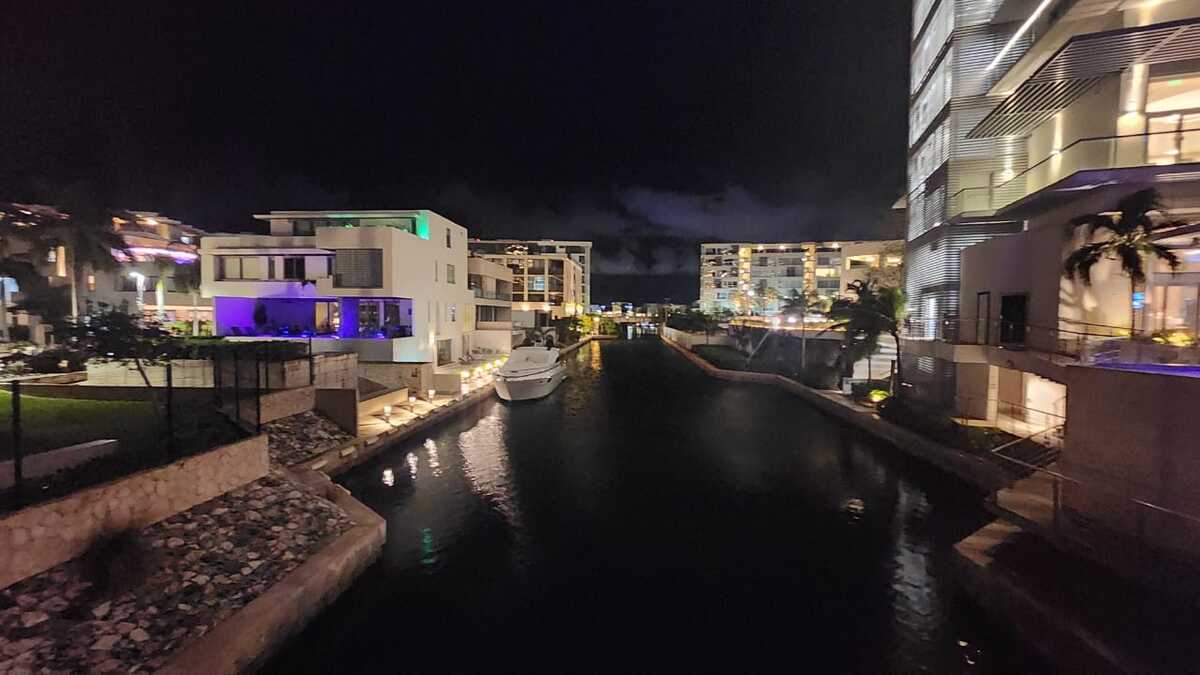 CASA CON MUELLE EN PUERTO CANCUN