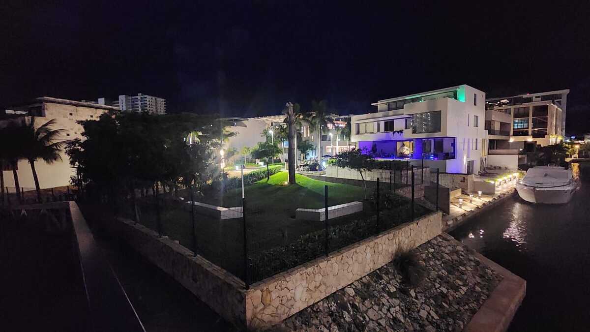 CASA 4 NIVELES PUERTO CANCUN ESTILO CONTEMPORANEO