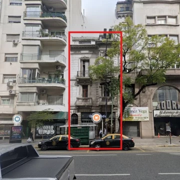Edificio con local y 3 pisos de depto