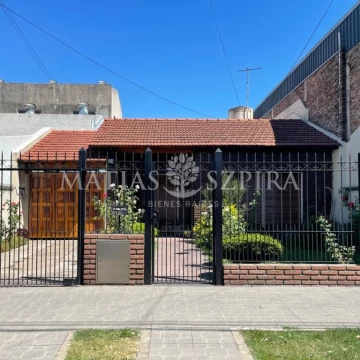 Venta de Casa 4 Ambientes en San Justo, La Matanza. 