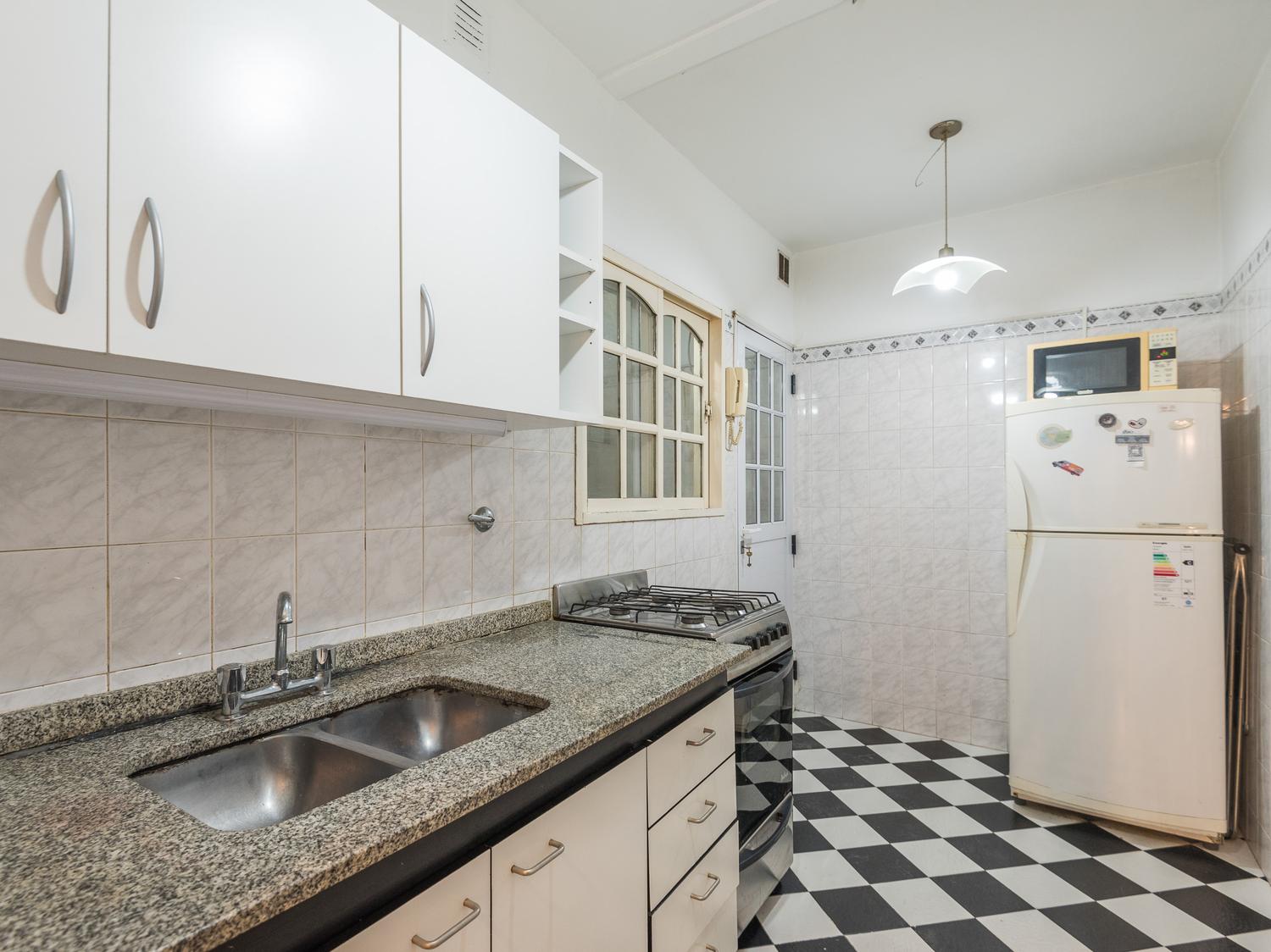 Departamento en Retiro, Paraguay y Esmeralda. Dos ambientes reciclado