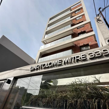 VENTA - RAMOS MEJIA - PISOS DE CATEGORIA - 4 AMBIENTES - PILETA - SUM- PARRILLA - APTO CREDITO