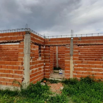 TERRENO CON OBRA EN CONSTRUCCION A TERMINAR