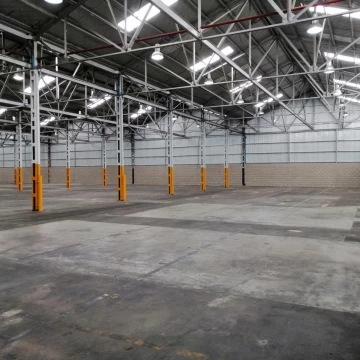 Excelentes naves industrial de 1710 m2 cubiertos en Hurlingham