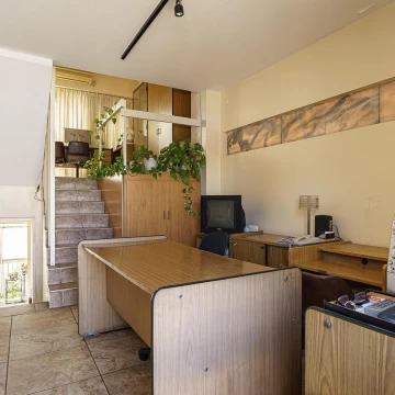 Venta Departamento tipo piso de 6 ambientes con balcones y parrilla – Recoleta