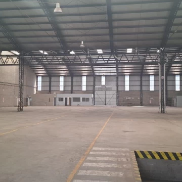 Deposito en ALQUILER de 2400 m2 cubiertos - Parque industrial Morón