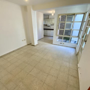 Suipacha 861 - Depto. De Pasillo De 1 Dormitorio En Venta - Lourdes, Rosario