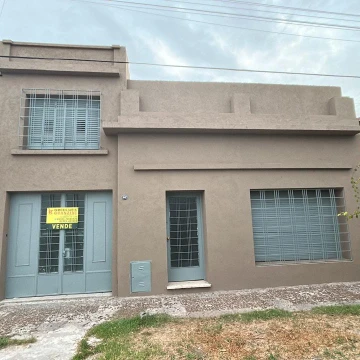 CASA EN VENTA EN LUJAN CENTRO