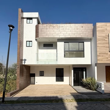 CASA EN VENTA EN PUNTA DEL SOL, ZONA SUR, C.U. PUEBLA.
