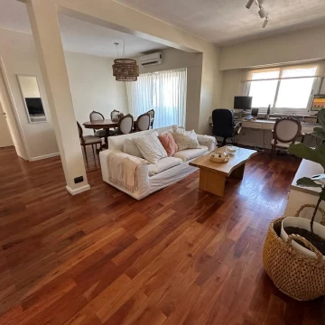 VENDE/PERMUTA bello departamento ubicado en Avenida Falcon e Italia