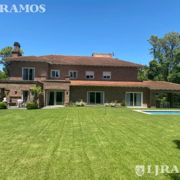 Casa en venta en  La Horqueta - 5 dormitorios