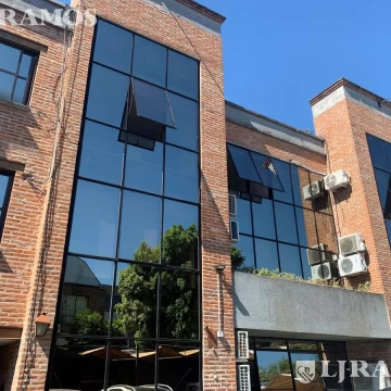 Alquiler de oficina de 200 m2 en San Isidro