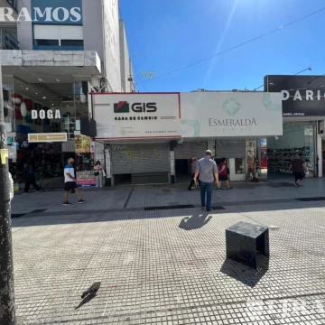 Excelente Local en peatonal - Lomas De Zamora