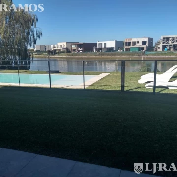 Casa en el Barrio Islas, El Canton, Escobar