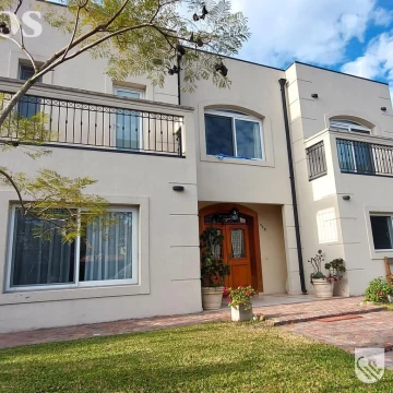 APT CREDITO. GRAN CALIDAD. MUY AMPLIA. LOTE 1.212 m2.