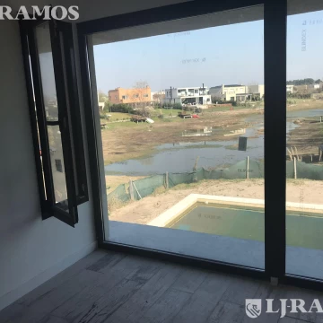 Casa en EL Canton Norte a la Laguna PG a estrenar con piscina 