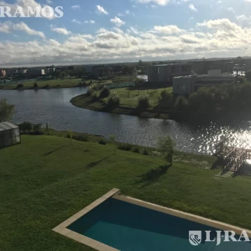 Casa en venta a laguna central Canton Norte 370.000 PG pile sauna