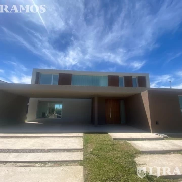 Casa en puertos del lago de gran categoria  