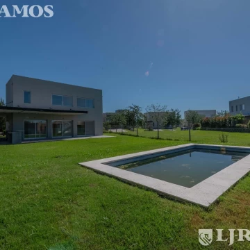 Venta de casa 4 ambientes (con RENTA) en Canton Islas PG